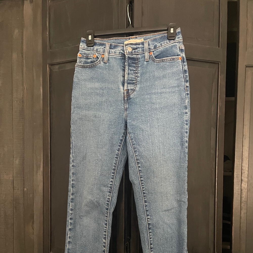 BEST OFFER: Levi’s Wedgie Straight Jeans